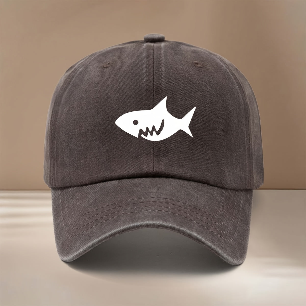 This Is a Stylish And Lightweight Baseball Cap Featuring a Cartoon Shark Design. It Is Adjustable in Size And Suitable for Both Men And Women, Making It a Trendy Choice for Outdoor Sports, Gatherings