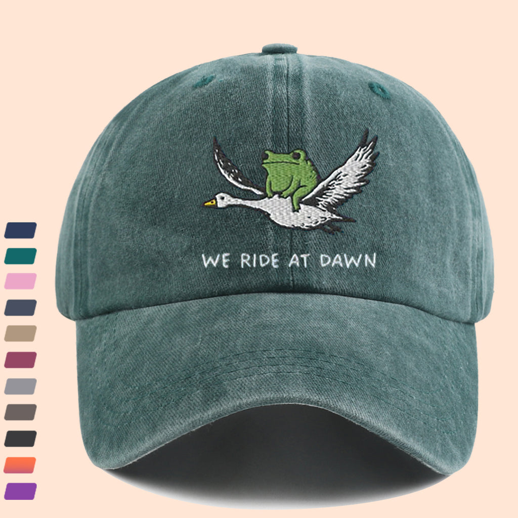 1pc Frog Riding a Goose Printed Flat Print Baseball Cap, Slimming When Worn. Stylish and Unique, Adjustable Size, Suitable for Both Men and Women. Ideal for Outdoor Activities, Vacations, Parties, Cycling, Daily Outings, or as a Holiday Gift.