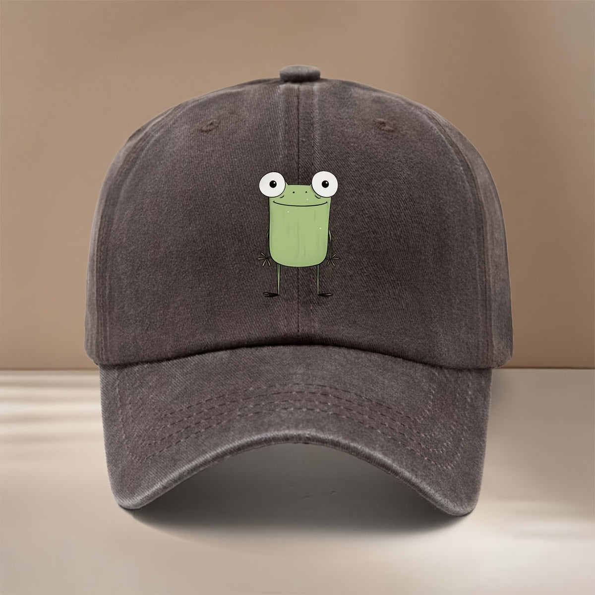 This Is a Baseball Cap Featuring a Minimalist Frog Design, Suitable for All Seasons with an Adjustable Size. It's a Casual Unisex Hat That's Lightweight and Stylish, Perfect for Outdoor Activities, Gatherings, Camping, and as a Trendy Curved-brim Cap