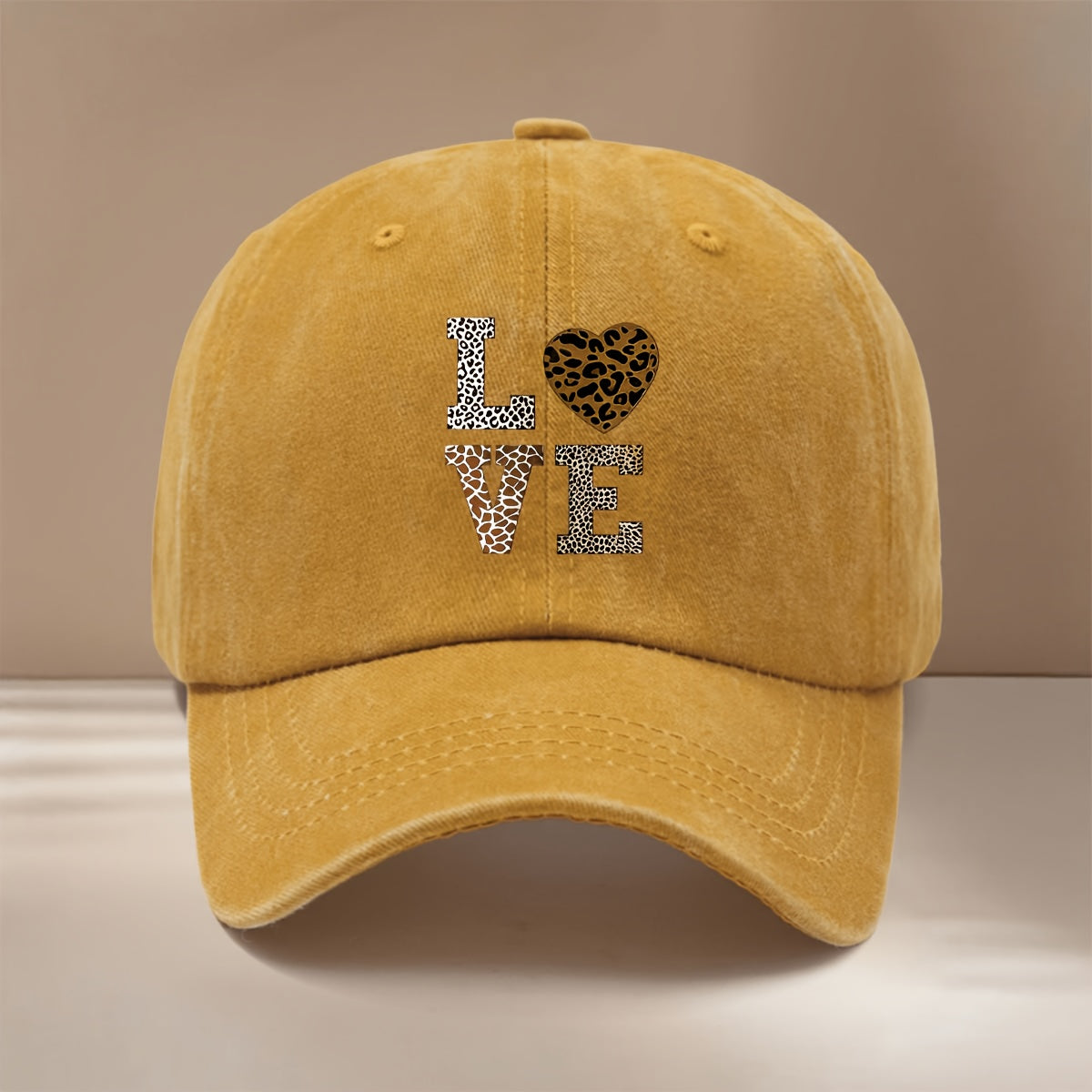 This Is a Leopard Print LOVE Pattern Baseball Cap, Fashionable And Comfortable Adjustable Size Duckbill Hat, Unisex Individual Easy Curved Brim Cap for Outdoor Sports, Dining, Camping, And Casual Wear