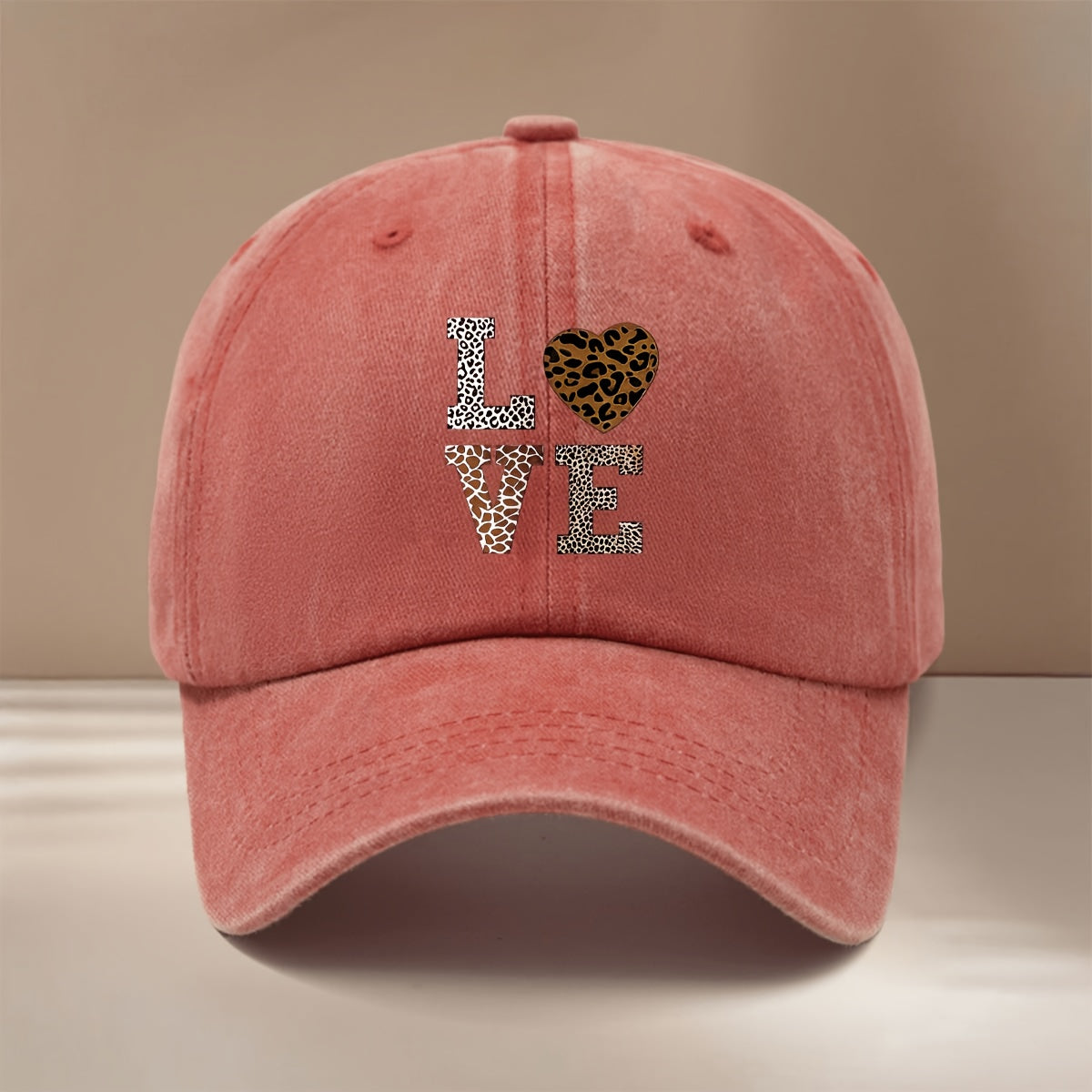 This Is a Leopard Print LOVE Pattern Baseball Cap, Fashionable And Comfortable Adjustable Size Duckbill Hat, Unisex Individual Easy Curved Brim Cap for Outdoor Sports, Dining, Camping, And Casual Wear