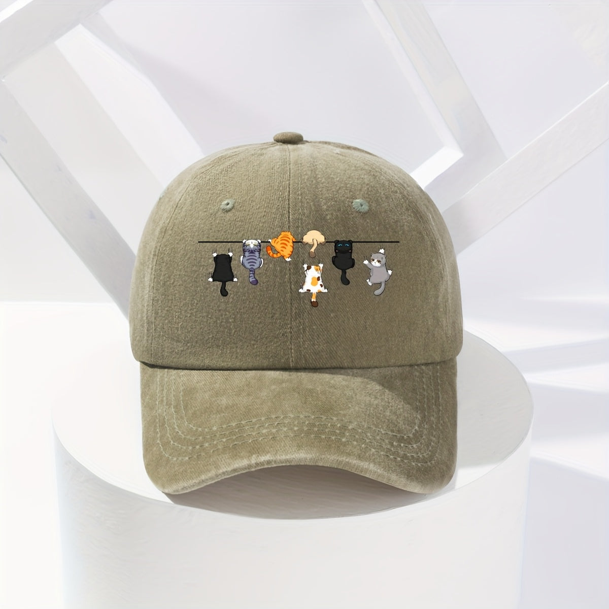 Super Cute Cat-themed Baseball Cap, the Perfect Choice for Street Fashion, with a Fun and Vibrant Design Suitable for Any Season