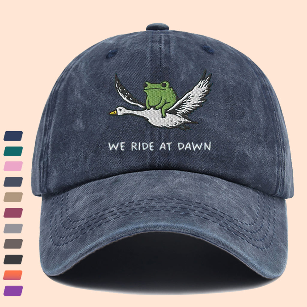 1pc Frog Riding a Goose Printed Flat Print Baseball Cap, Slimming When Worn. Stylish and Unique, Adjustable Size, Suitable for Both Men and Women. Ideal for Outdoor Activities, Vacations, Parties, Cycling, Daily Outings, or as a Holiday Gift.