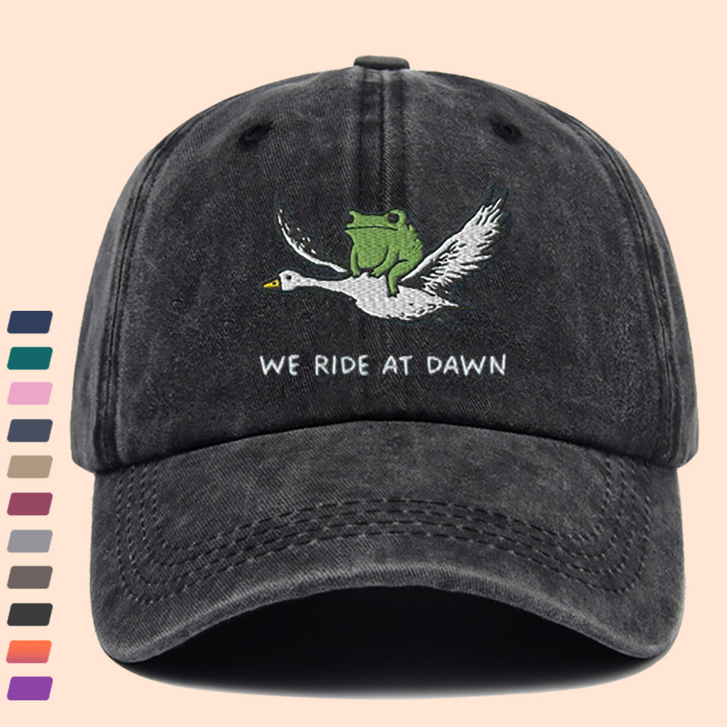 1pc Frog Riding a Goose Printed Flat Print Baseball Cap, Slimming When Worn. Stylish and Unique, Adjustable Size, Suitable for Both Men and Women. Ideal for Outdoor Activities, Vacations, Parties, Cycling, Daily Outings, or as a Holiday Gift.