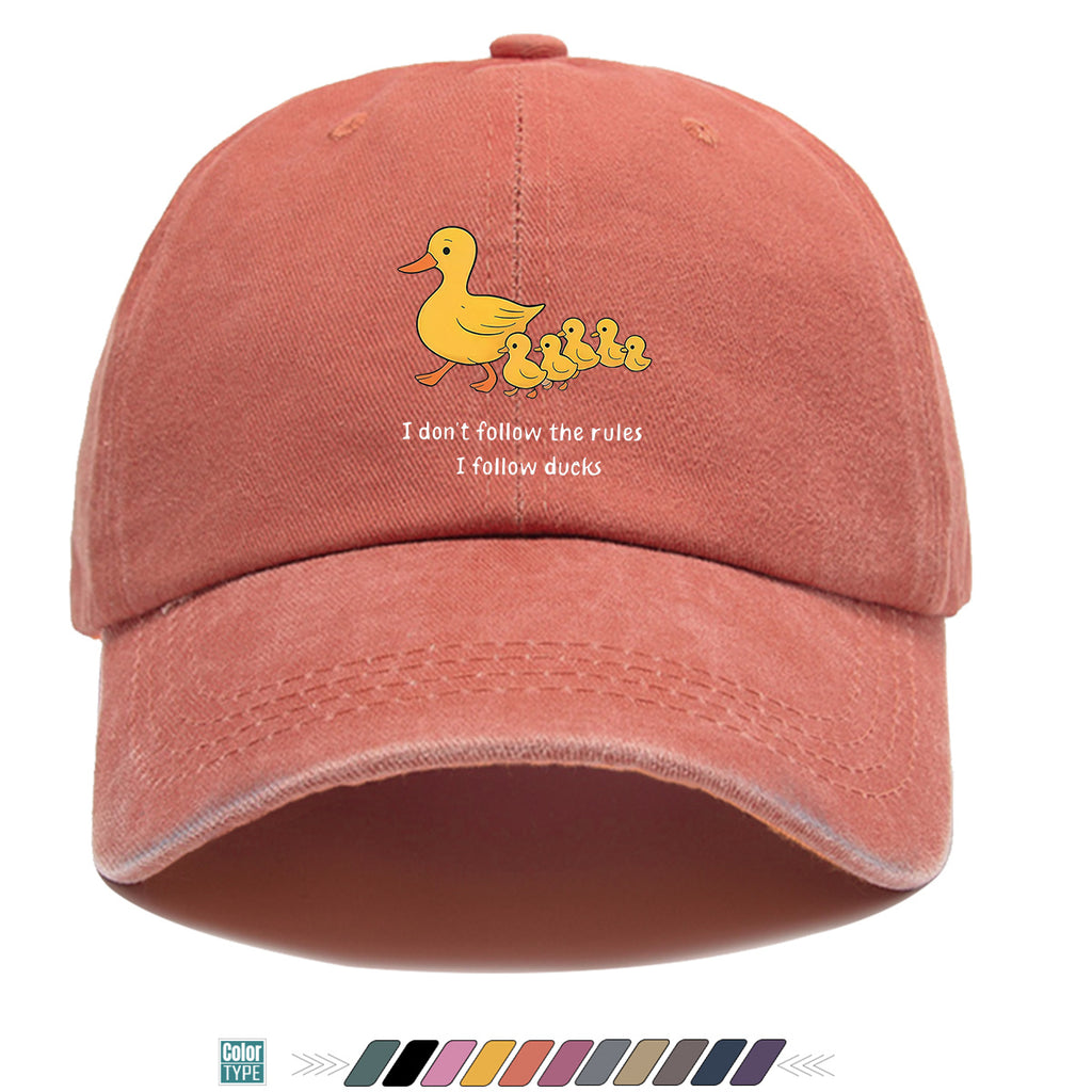 1pc Cartoon Mother Duck with Five Ducklings Print Baseball Cap, Retro Glitch Art Style Striped Background, Funny Slogan "I Don'T Follow The Rules, I Follow The Ducks", Comfortable And Breathable Sun Hat