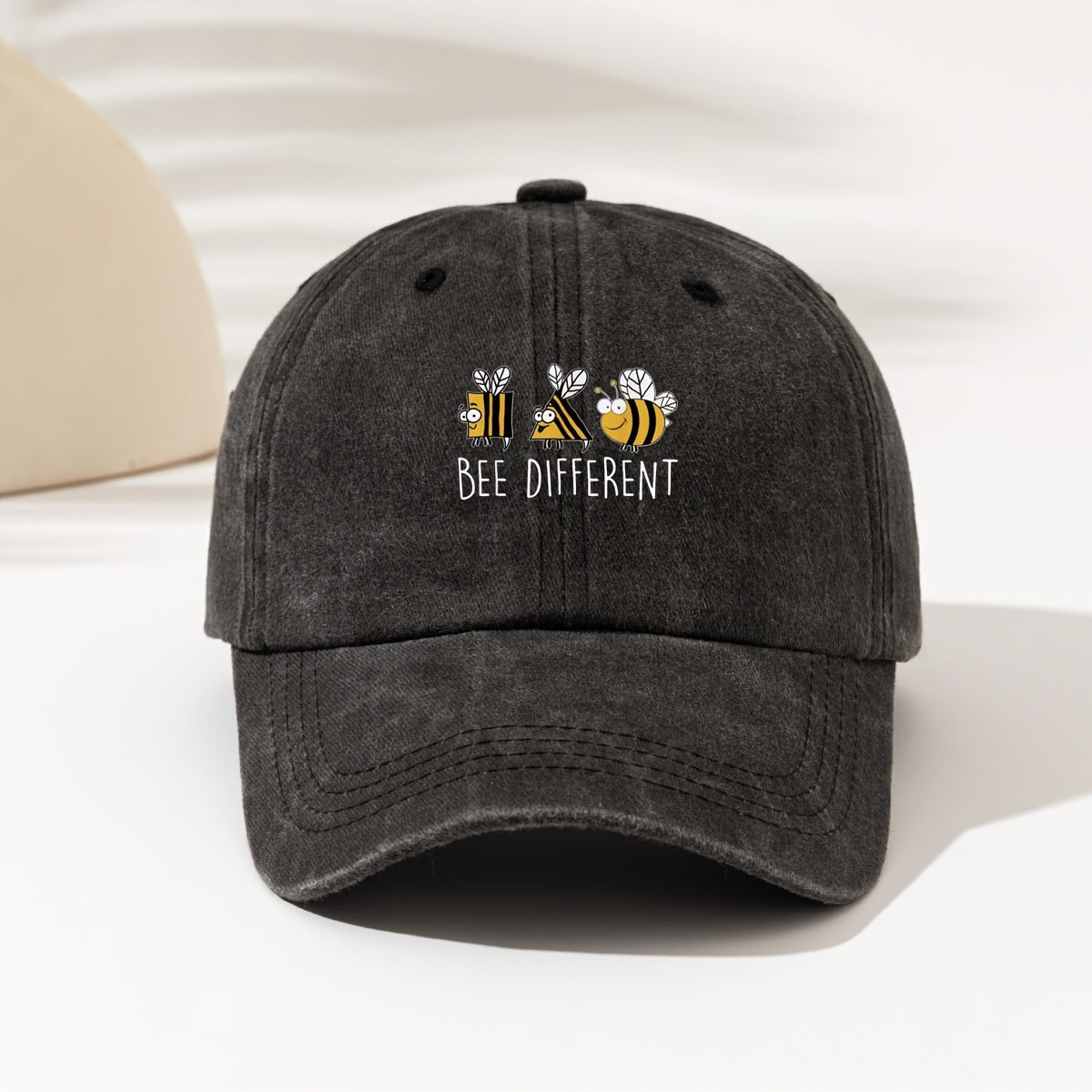 1pc Fashionable And Easy Washed Baseball Cap with "DIFFERENT Three Bees" Printed Pattern, a Must-Have Fashion Item for Both Men And Women, High Aesthetic Value, Suitable for All Seasons, Decorative Style
