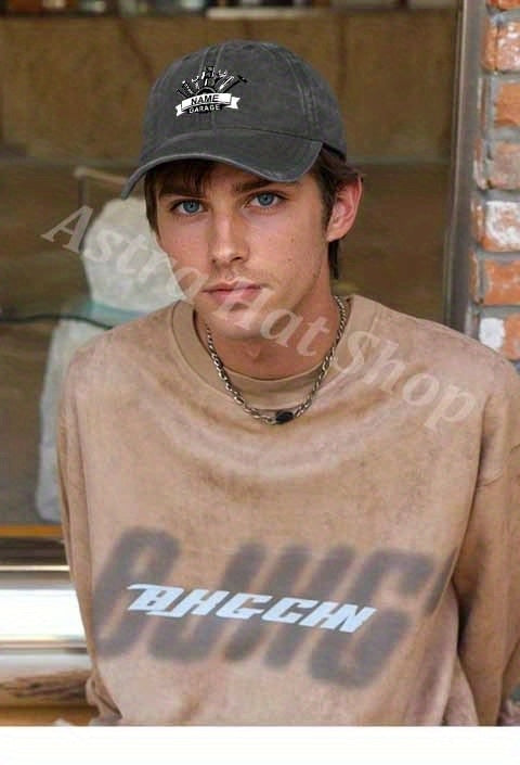 A Tool-Themed Baseball Cap Featuring a Gear Pattern Surrounded by Tools, Perfect for Garage Culture Enthusiasts And Essential for Auto Mechanics