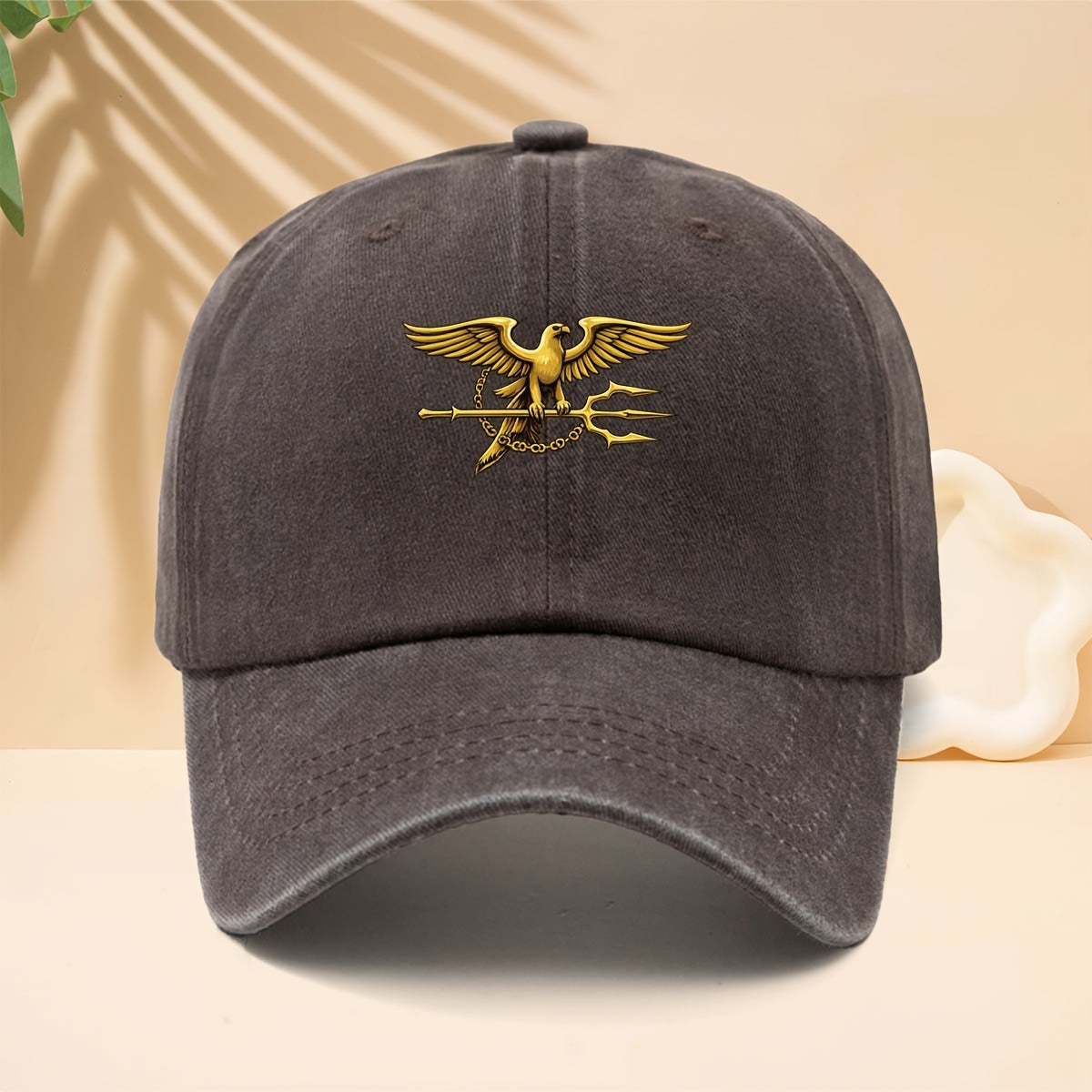 Baseball Cap with Golden Eagle Grasping Trident Pattern, American Retro Mythological Street Style Adjustable Unisex Casual Hat, All-Season Versatile Bent Brim Cap for Walking, Parties, Shopping, Dates, And Parties